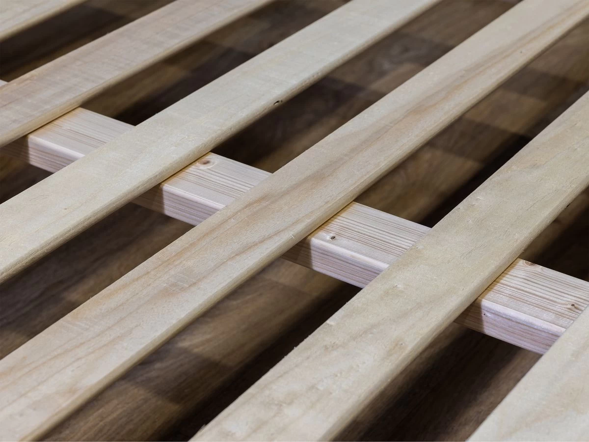 Lit 160 X 200 Cm OLYMPE Tête De Lit Avec Rangement Lattes Massives Et Pieds En Bois Naturel 11 Lit 160 X 200 Cm OLYMPE Tête De Lit Avec Rangement Lattes Massives Et Pieds En Bois Naturel – Image 9