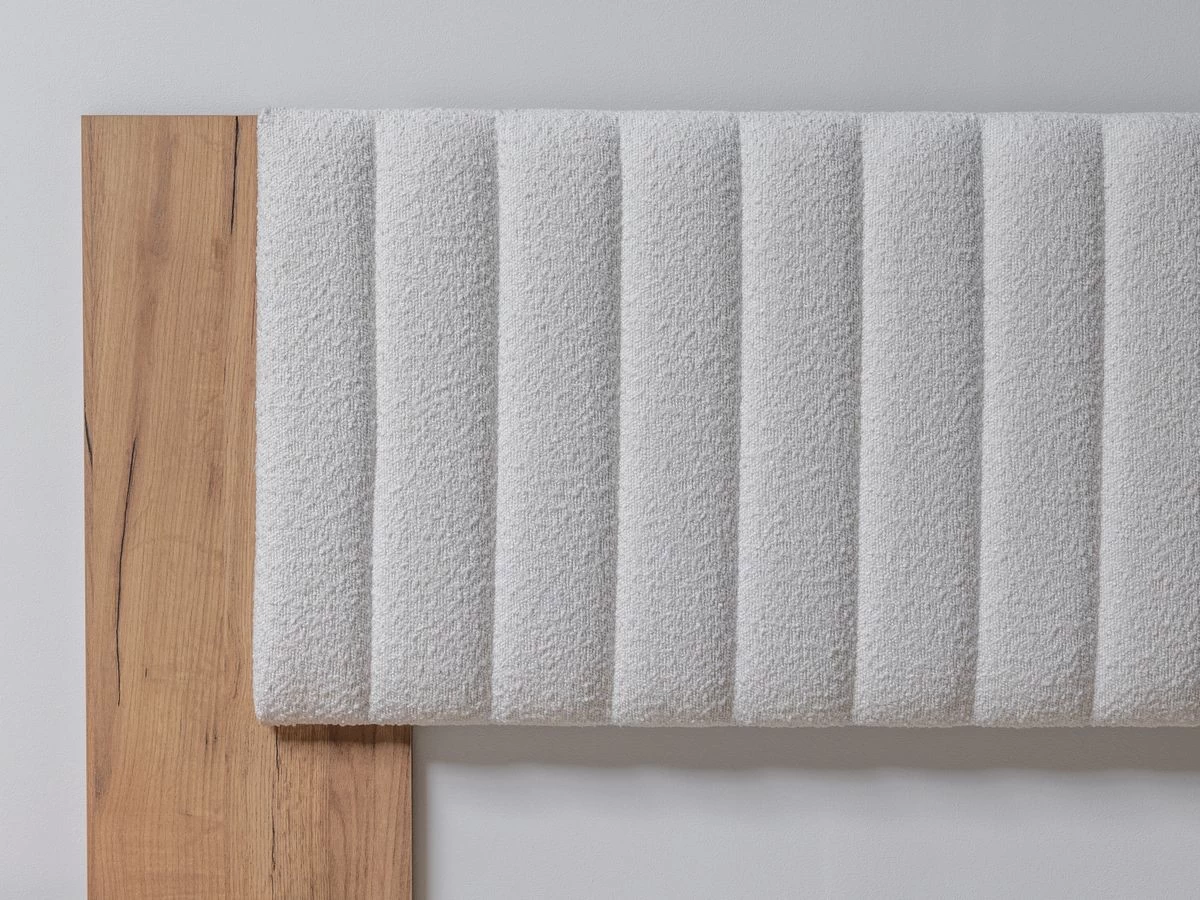 Lit 160x200 Cm SELENA Avec Pieds En Bois Naturel Et Tissu Bouclette 9 Lit 160x200 Cm SELENA Avec Pieds En Bois Naturel Et Tissu Bouclette – Image 7