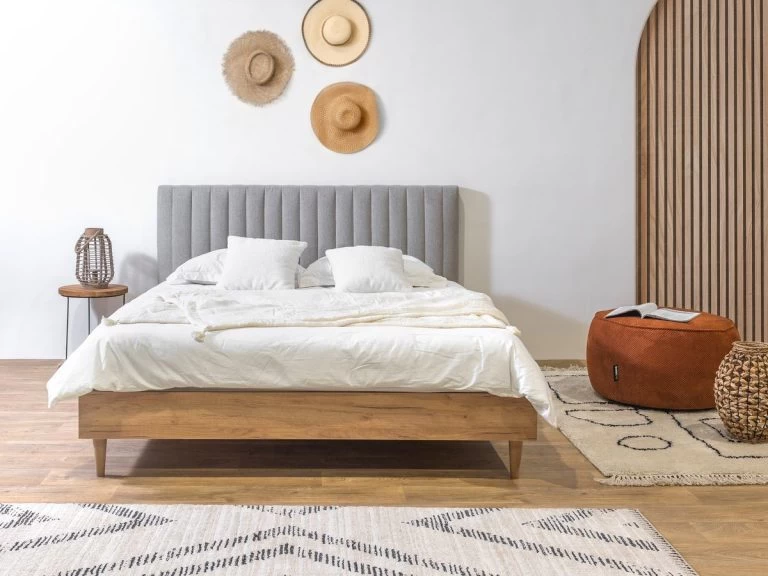 Velvet Magasin 46 Velvet Magasin -Velvet Magasin lit 140x190 cm oceane avec lattes massives tissu texture 1 768x576 1